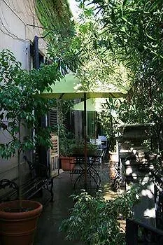 The Garden Couette-café