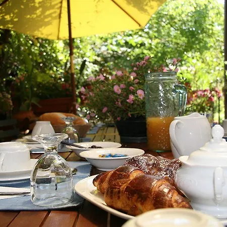The Garden Bed & Breakfast 4*